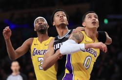 开云下载-湖人遭遇漩涡，全队密切磨合提升表现的简单介绍