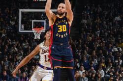 开云在线直播-斯蒂芬-库里远射得分，勇士主场取胜