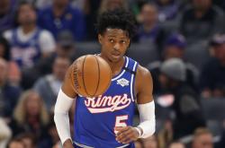 开云体育中国官网-雄鹿轻取魔术，乔治惊艳四座