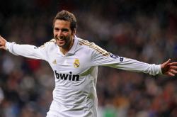 开云体育官网-黄潜红魔对决之夜，恩佐·费尔南德斯如何以非主角身份抢走全场聚光灯？