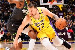 开云体育在线-鹈鹕险胜魔术，东契奇一己之力扛起全队