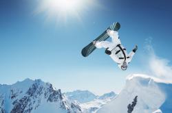 开云体育登录-北欧寒流难挡三狮逆袭狂潮，奥恰洛夫孤星闪耀照亮团队深渊