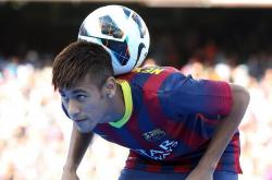 开云足球直播-利拉德惊艳四座，快船绝杀灰熊，一场定义传奇的瞬间