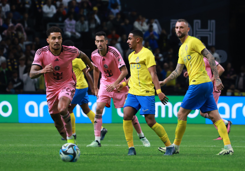 足球队在友谊赛中取得惊人成绩,赢下关键比赛 足球队在友谊赛中取得惊人成绩,赢下关键比赛