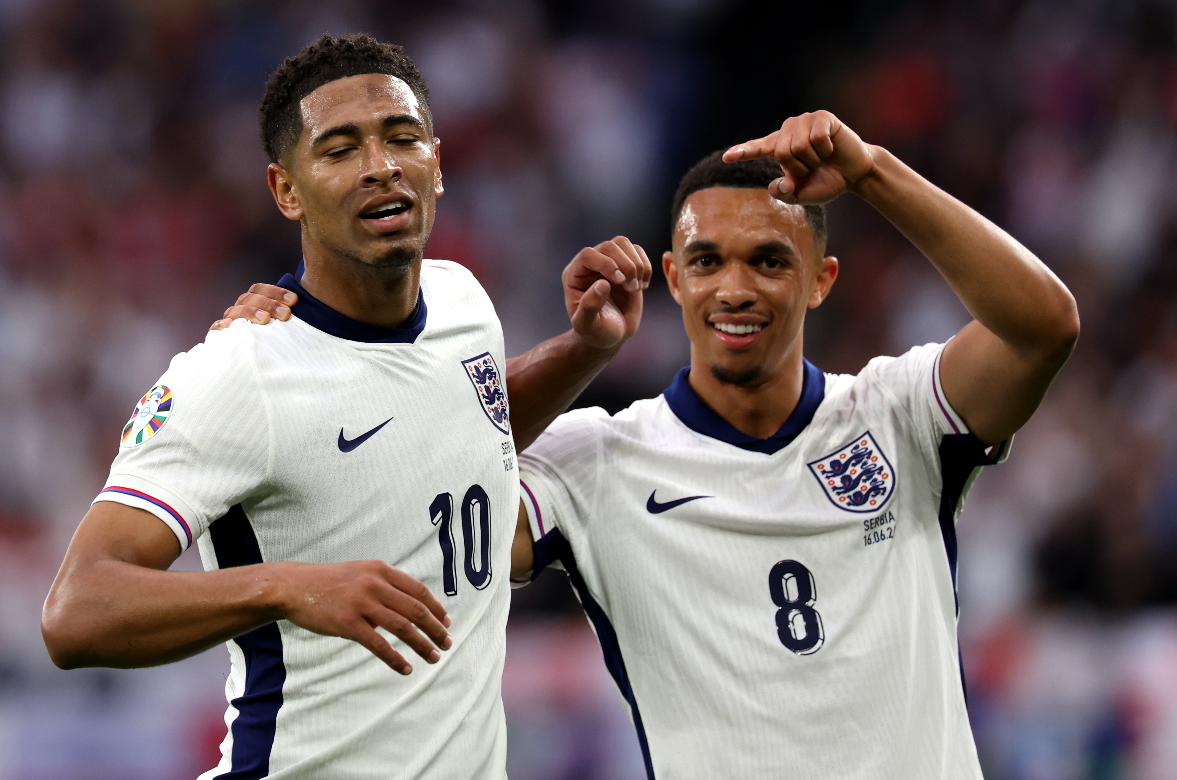 足球队在友谊赛中取得惊人成绩,赢下关键比赛 足球队在友谊赛中取得惊人成绩,赢下关键比赛