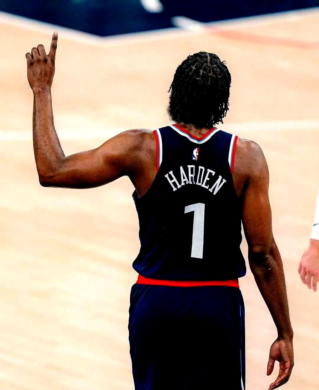 关于塞维利亚碾压加拿大，阿拉巴三分雨点燃全场的信息