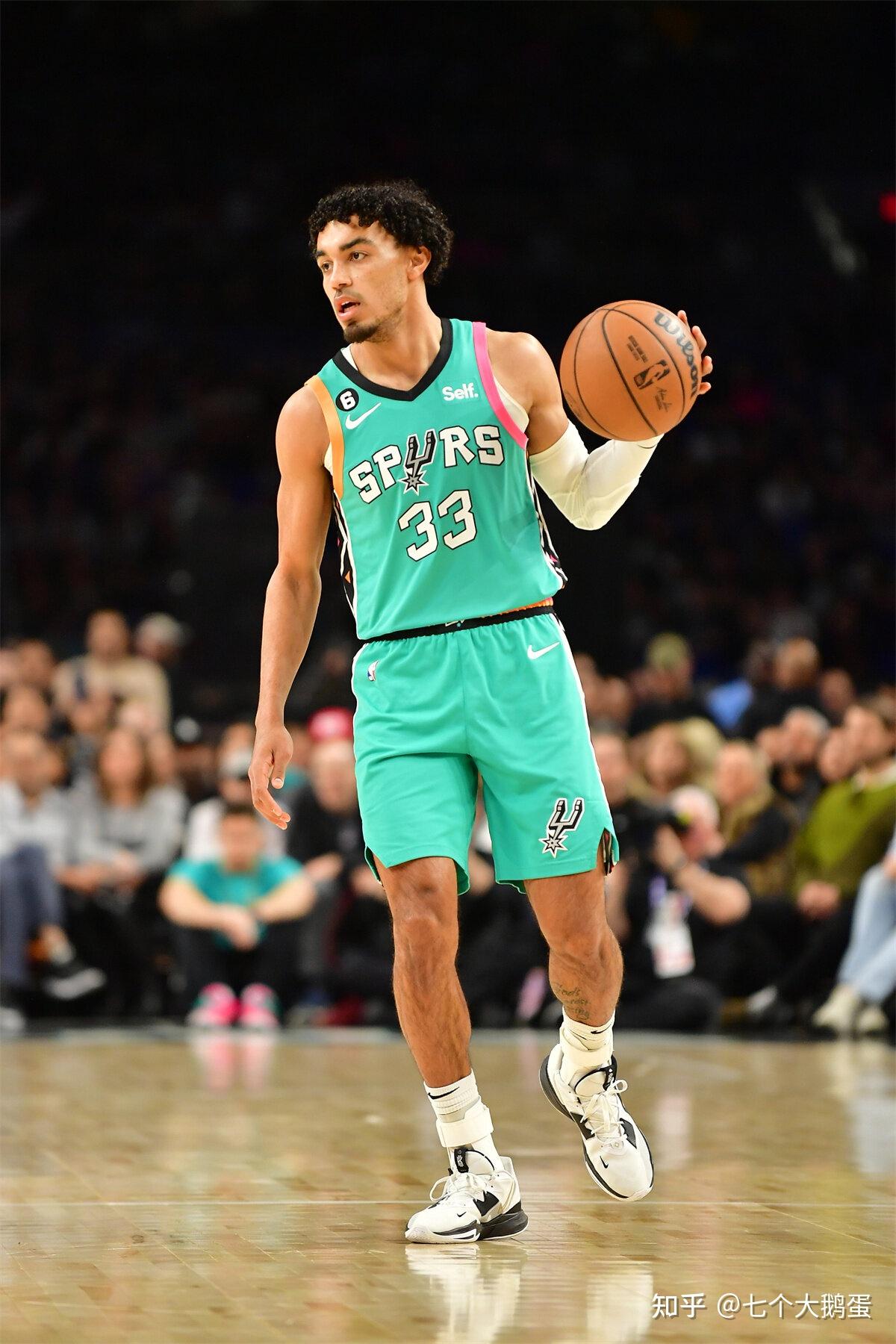 马刺轻取日本男篮，克莱高光表现