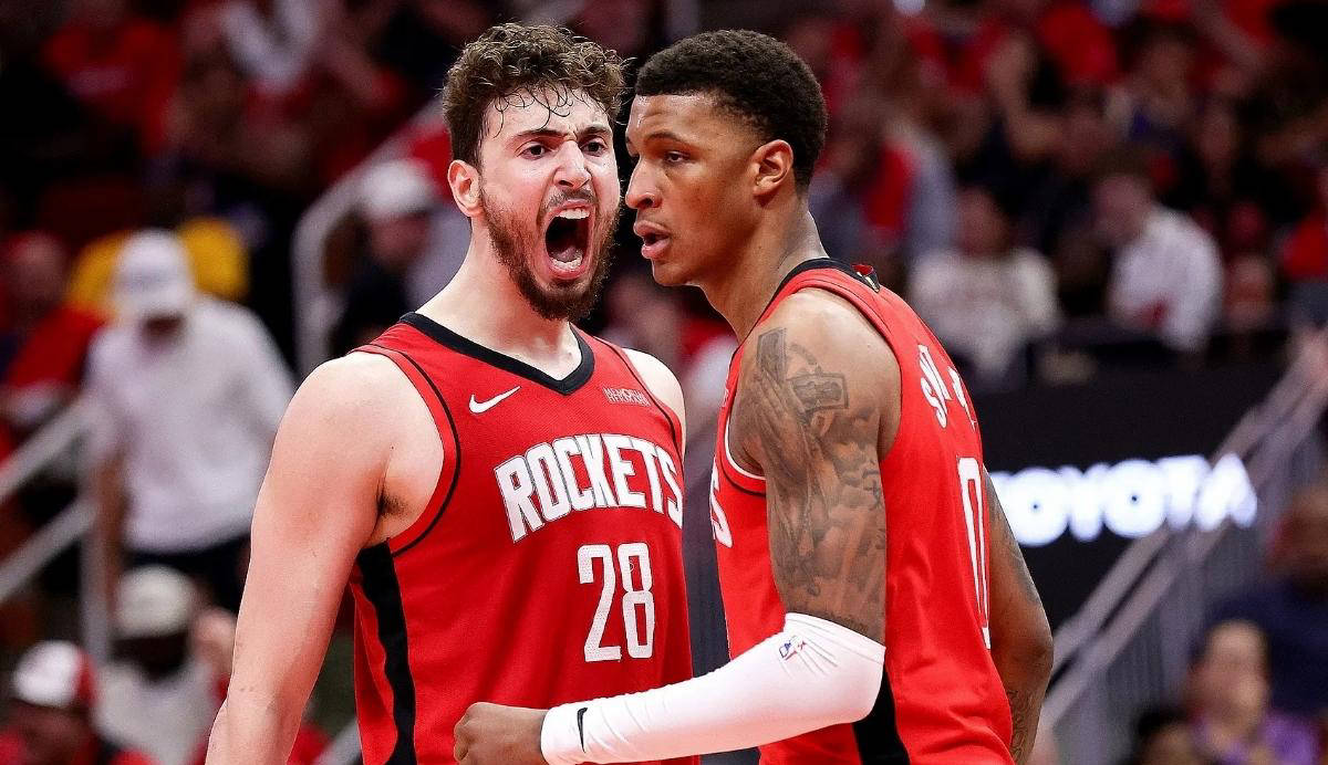 关于火箭轻取马刺：卡佩拉控制篮板拿下比赛的信息