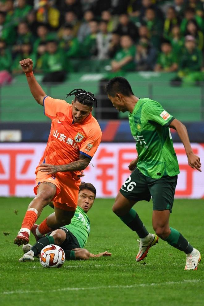 山东鲁能客场战胜北上广深球队，实力突显