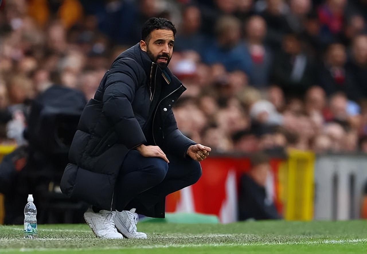 包含阿森纳遭遇连败，主帅面临压力的词条