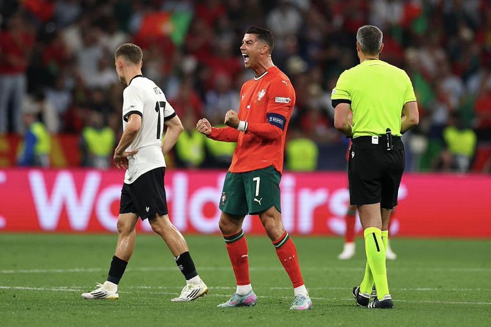 包含欧洲联赛球队球员集体接受检测的词条