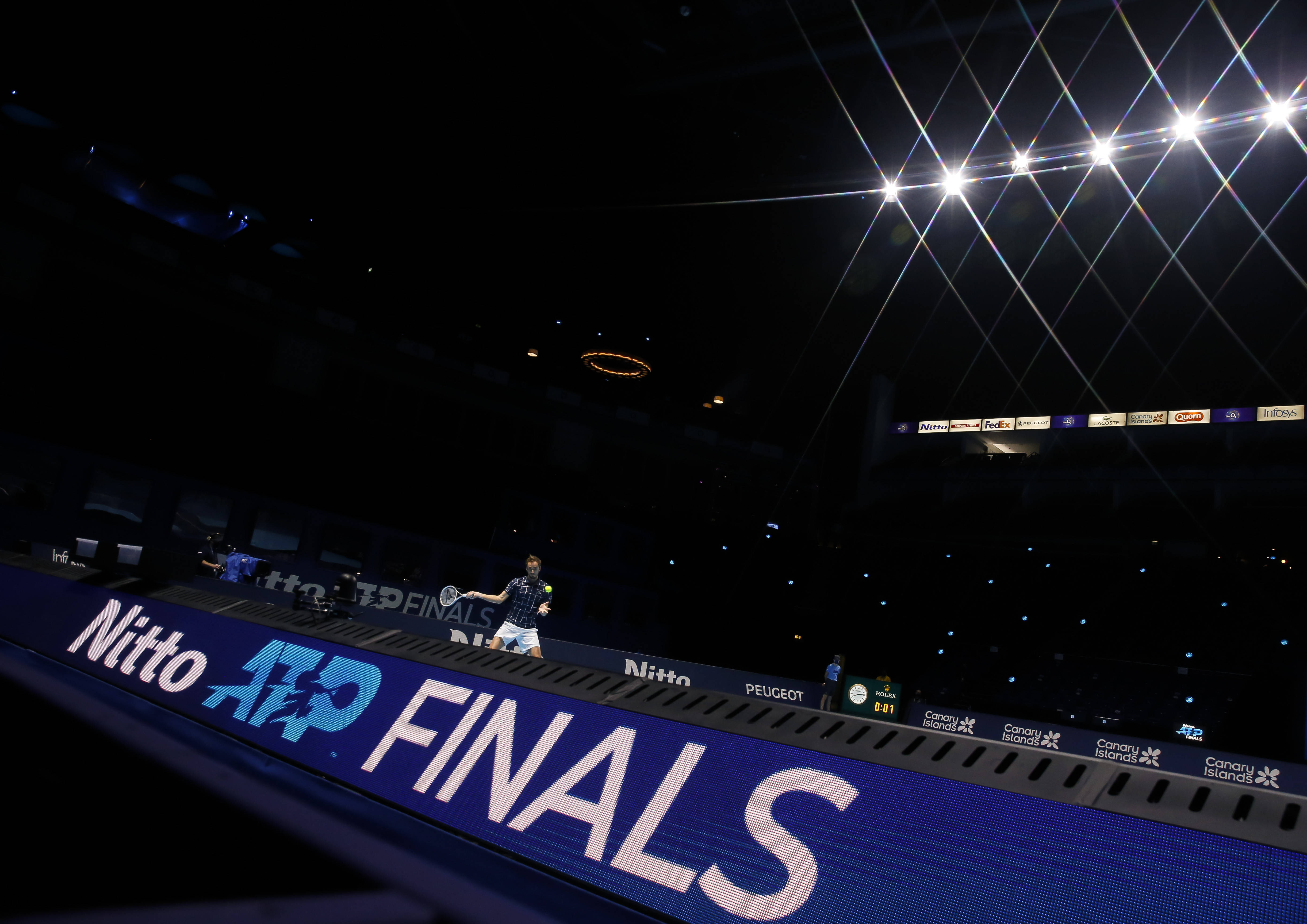 年终总决赛横扫拉沃尔杯，梅德韦杰夫惊艳四座