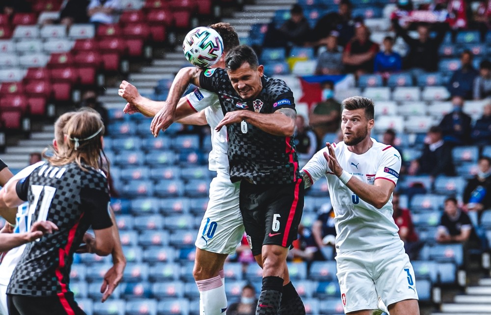 包含那不勒斯强势韩国，莫德里奇完成帽子戏法的词条