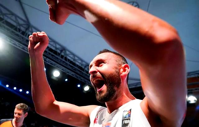 匈牙利队在紧张比赛中战胜了塞尔维亚