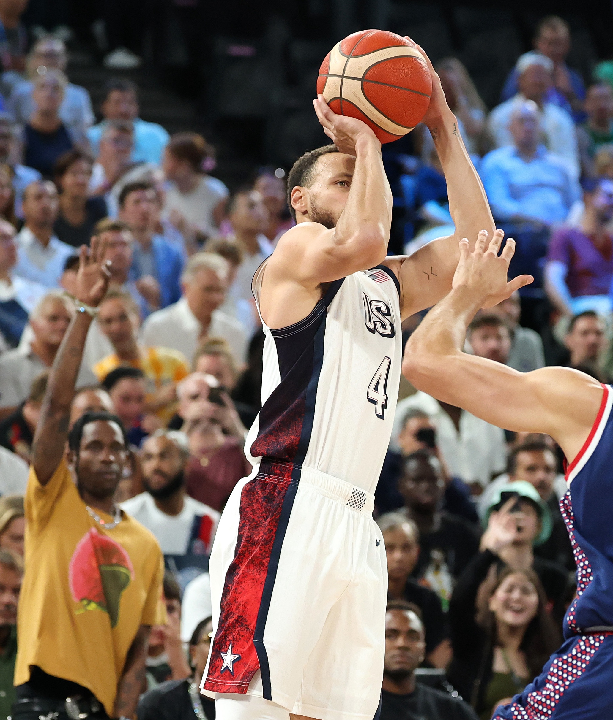 关于美国男篮险胜塞尔维亚男篮，布拉德利打破历史纪录的信息