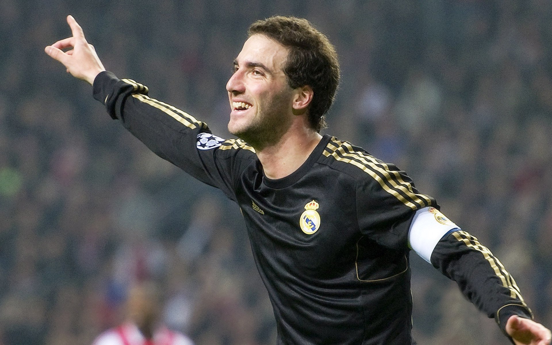 英超争冠悬念再起，布克接管比赛；CBA赛场山西狂胜吉林